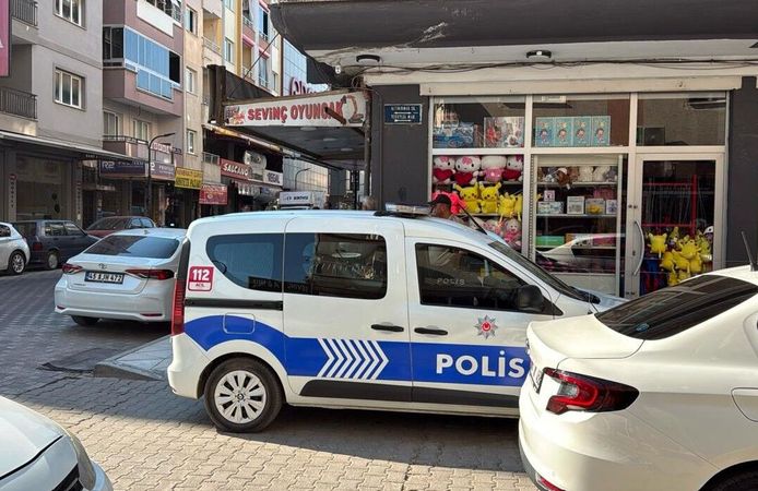Boğazını sıktığı eşi hayatını kaybetti