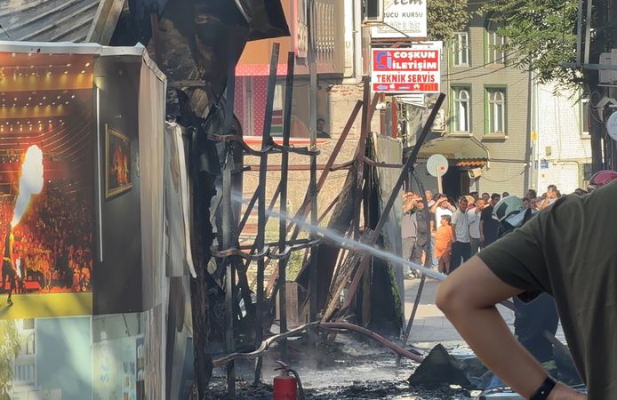 Metro şantiyesinde yangın: 2 işyeri kullanılamaz hale geldi