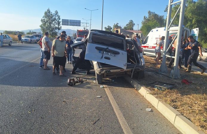 Çine’de otomobil refüjdeki yönlendirme direğine çarptı: 1 yaralı