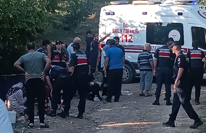 Hendek’te fındık işçilerini taşıyan traktör devrildi