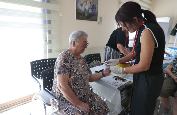 Konak’ta ileri yaştaki vatandaşlara ücretsiz sağlık taraması