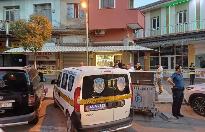 Salihli’de kuyumcuya silahlı baskın: 2 yaralı