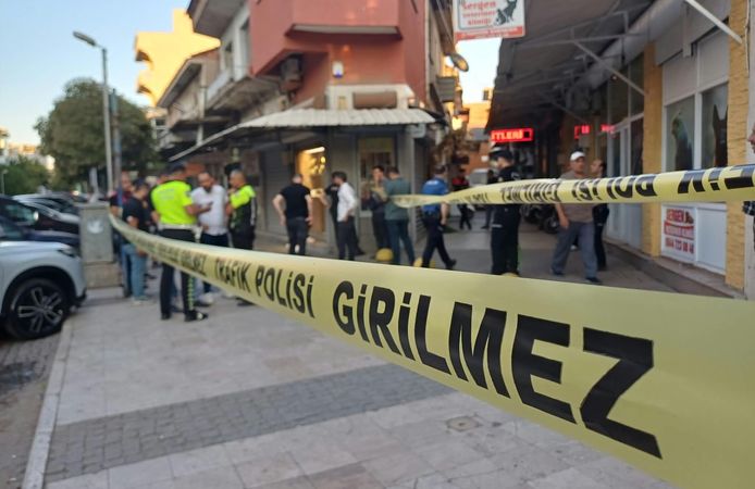 Salihli’de kuyumcuya silahlı soygun girişimi: 2 yaralı
