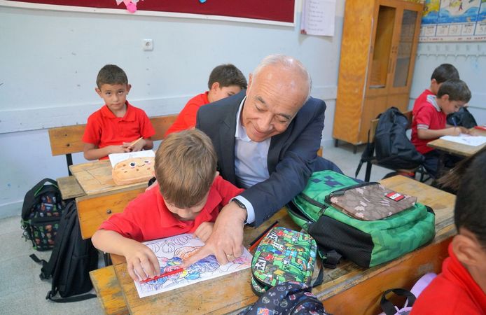 Seferihisar’da öğrencilere kırtasiye desteği