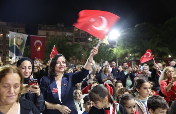 Karabağlar’da Cumhuriyet coşkusu sokaklara taştı!