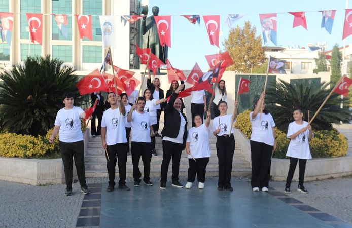 Efes Selçuk’ta engelleri aşan Cumhuriyet coşkusu!
