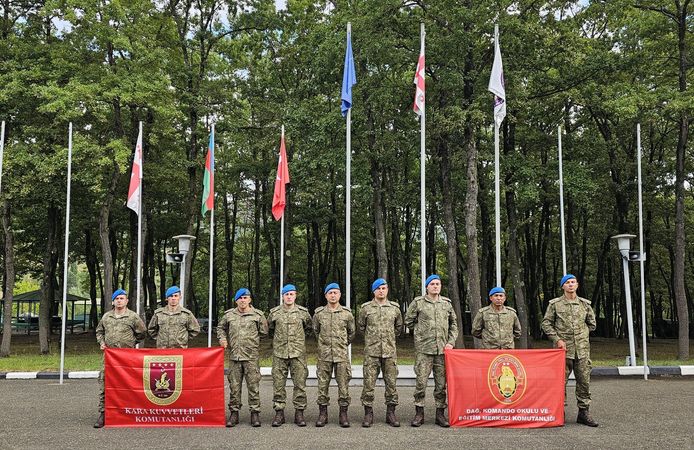 Gürcistan’daki dağcılık kursunu 10 Türk askeri tamamladı