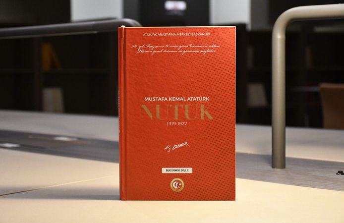 Nutuk 8 dilde yeniden yayımlandı