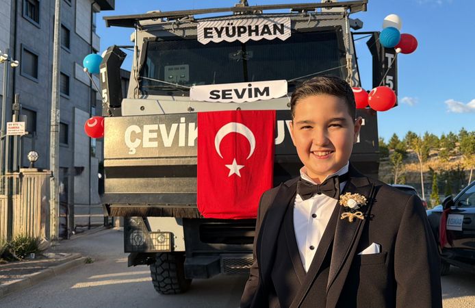 Şehit oğluna babasının TOMA’sıyla sünnet konvoyu