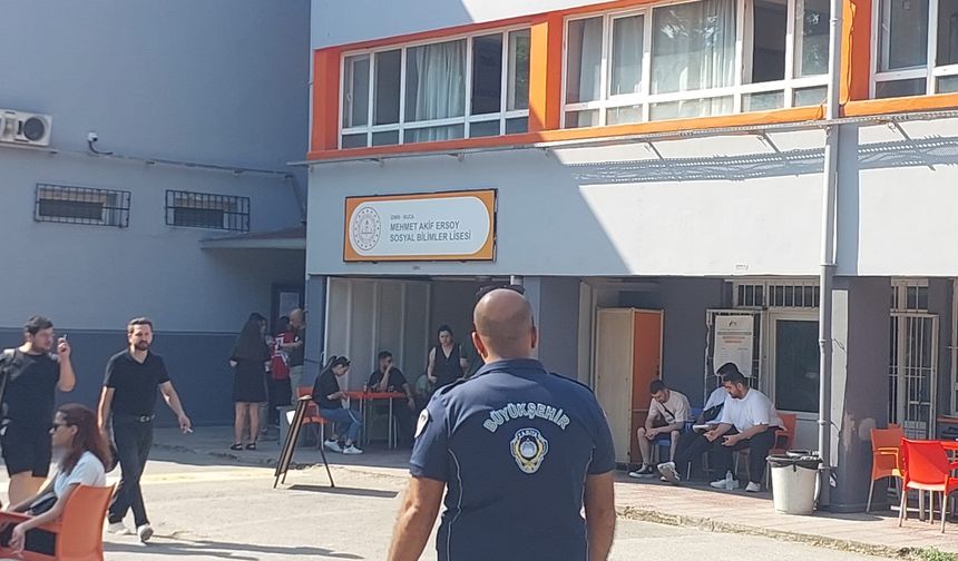 İzmir Zabıtası öğrencilerin imdadına yetişti
