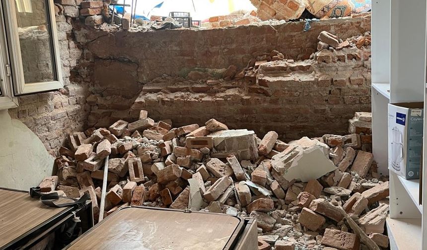 Tünel inşaatı kabusa döndü: İzmir’de evin duvarı çöktü, mahalle ayağa kalktı!