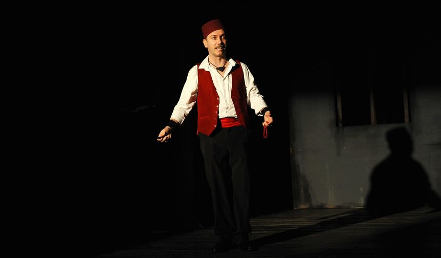 Karşıyaka Belediye Tiyatrosu'na büyük onur