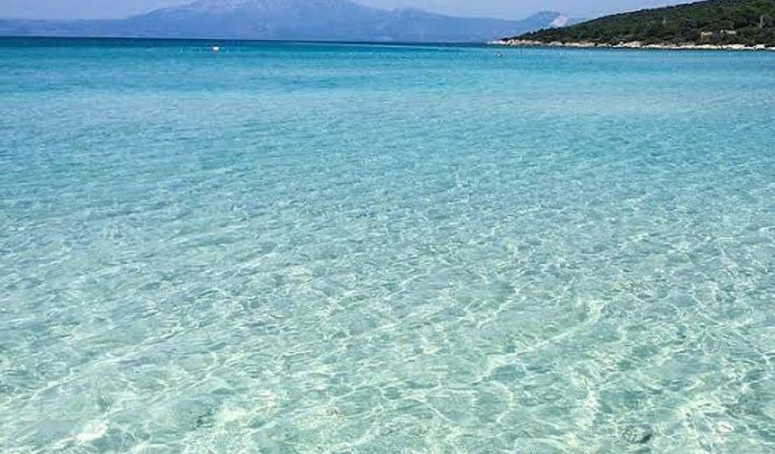Çeşme'nin gizli cenneti: Cam gibi denizin örttüğü ipek gibi beyaz kumlarına hayran kalacaksınız