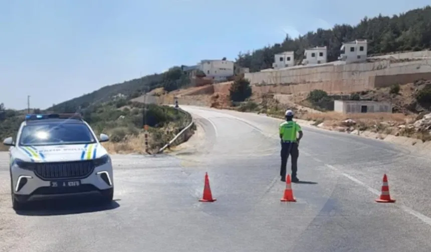 Karaburun yolunda orman yangını! Yol çift yönlü kapandı