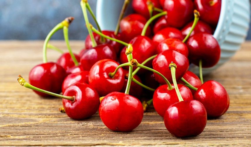Her gün bir avuç yiyin, genç kalın: Kirazın mucizevi etkisi!
