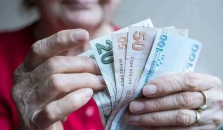 Emekliler aynı anda üç promosyon alabiliyor! SGK uzmanı açıkladı