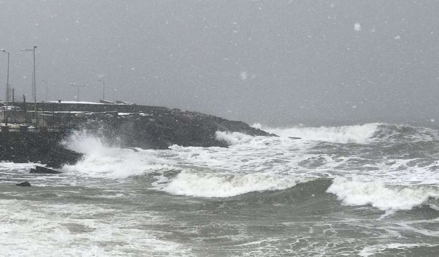Çatıları uçuracak, ağaçları devirecek: Marmara’ya fırtına geliyor
