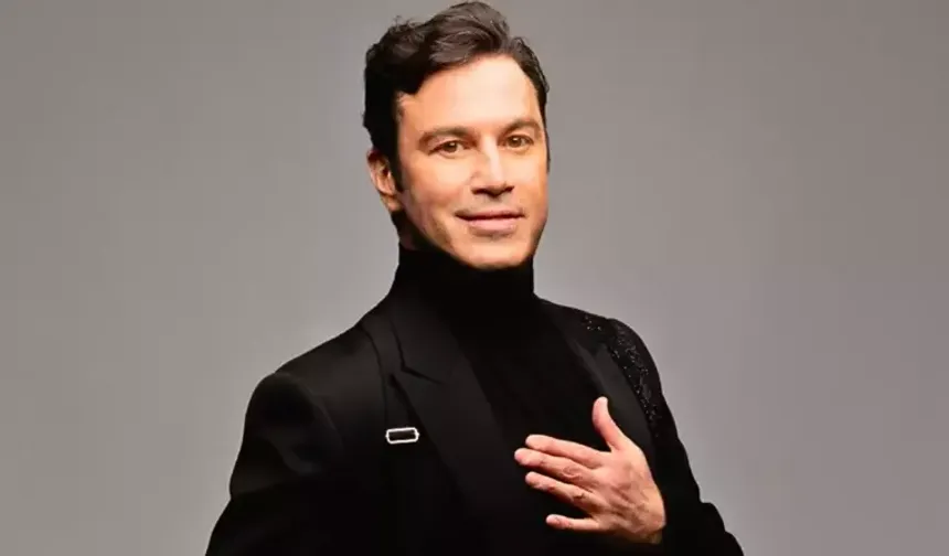 Dünyaca ünlü tenor Bodrum tatilinde Türk çayı keyfi yaptı
