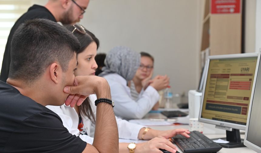 Manisa'da üniversite yoluna rehberlik eden merkez!