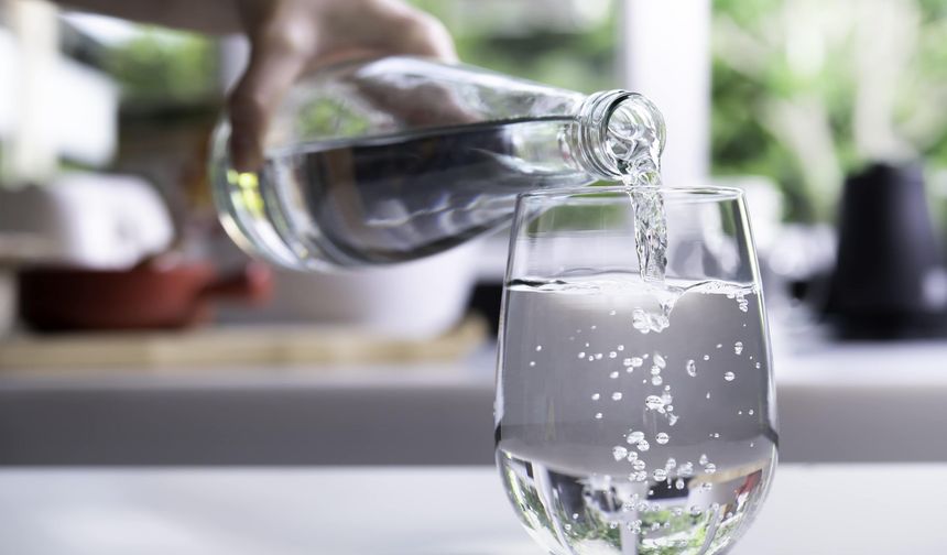 'Çok su içmek her zaman sağlıklı değil': Üroloji uzmanından mesane uyarısı