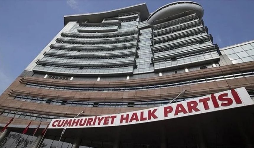 İstanbul CHP binası önünde sürpriz gelişme: Basın ve partililer nöbette!