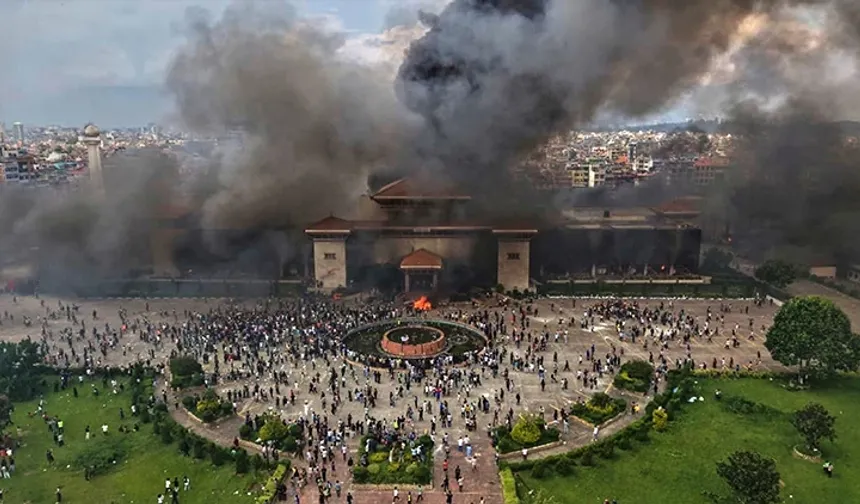 Sosyal medya yasağı Nepal’i karıştırdı: 19 ölü, ordu sokağa indi