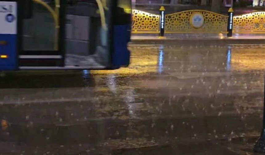 Şaşırtan yağış: Hava bir anda karardı!