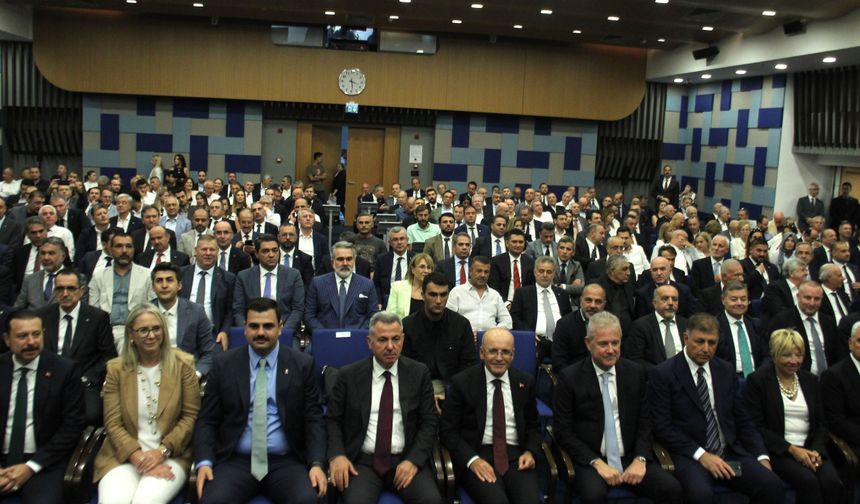 Hazine Bakanı Şimşek İzmir'de iş dünyası temsilcileriyle buluştu