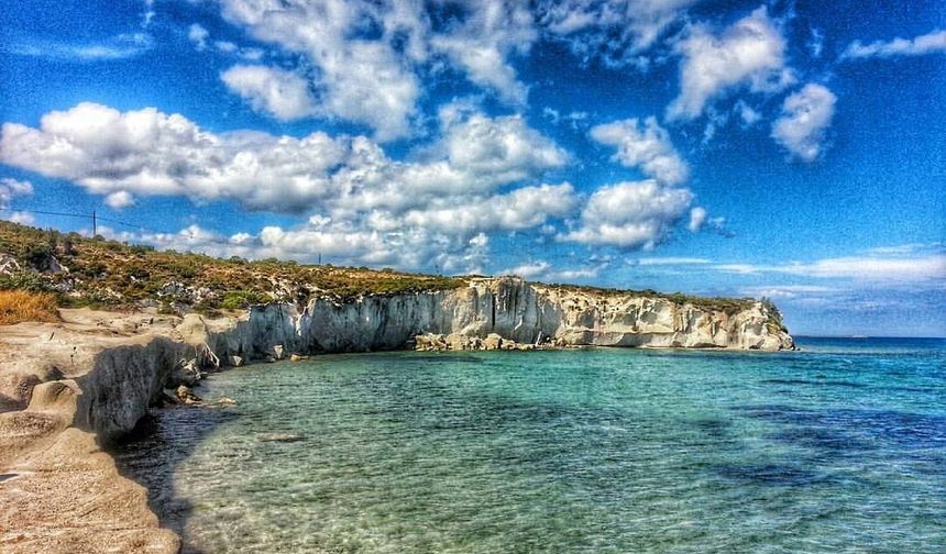 Kamp ve deniz keyfi bir arada: 2025 yazını kapatmanın en keyifli yolu İzmir'deki bu saklı cennet!