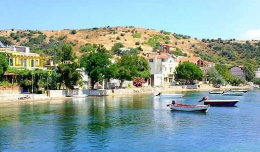 Berrak denizi ve sakin atmosferiyle Balıkesir'in en güzel balıkçı kasabası! İzmir’e 3 saat