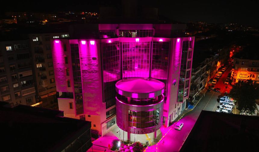 Balçova’da pembe ışıklarla dayanışma