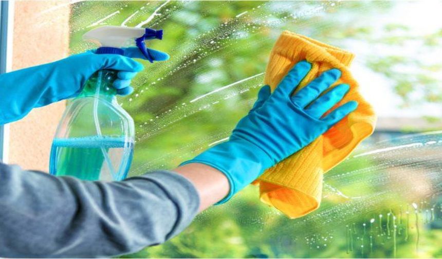 Bulaşık deterjanıyla cam parlatmanın sırrı: İz yok, zahmet yok!