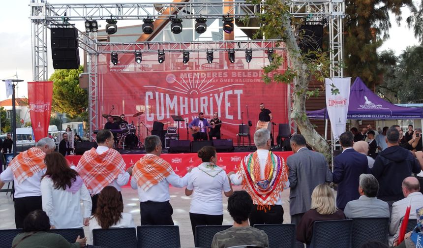 Cumhuriyet coşkusu Menderes’te: 'Cumhuriyet Her Yerde'