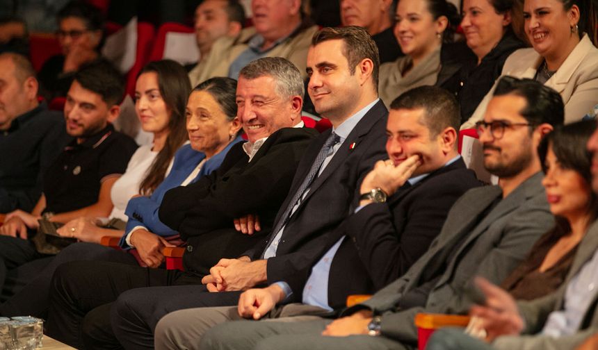 Güzelbahçe’de kahkaha dolu bir gece