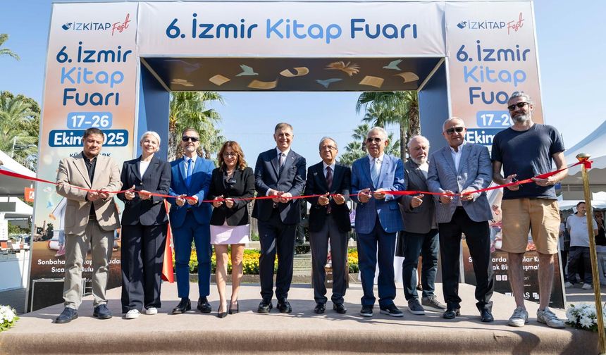İzmir Kitap Fuarı ve Edebiyat Festivali kapılarını açtı