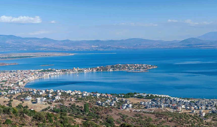 İzmir’e 85 km, denize 4 km! Folkart'tan Dikili'de villa imarlı arsalar satışta