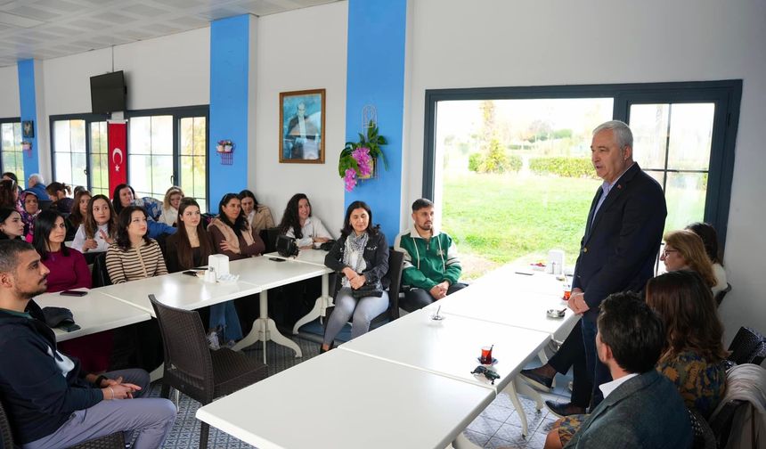 Kemalpaşa’da öğretmenlere sürpriz kahvaltı!