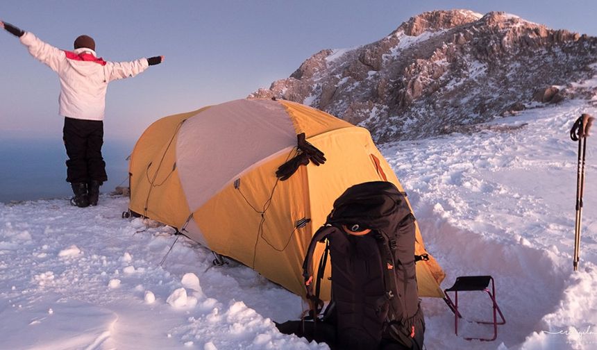 Kış kampı için hangi ekipman şart? İşte kış kampında donmadan ısınmanın ve güvenli kalmanın 7 yolu