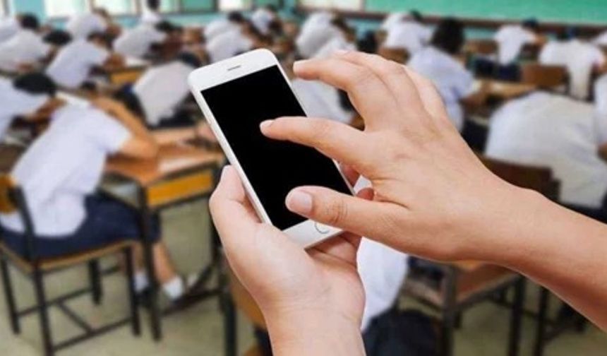 Liselere cep telefonu yasağı geliyor!