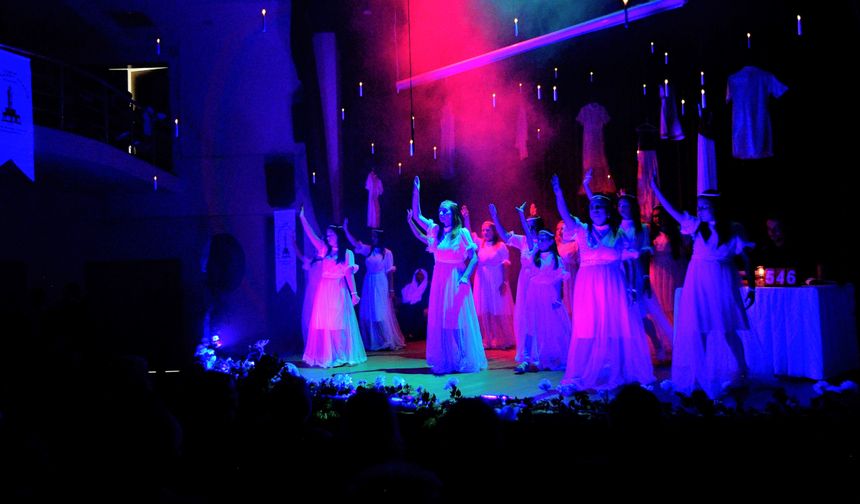 ‘Sevgi Elçileri’ oyunu Bornova’da ilk kez sahnelendi