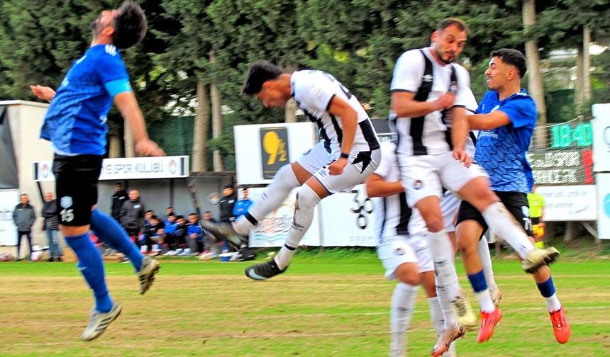 Çeşme’de nefes kesen maç: 5 gol, 1 kırmızı kart!