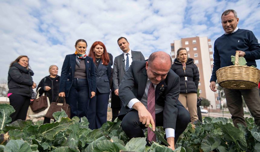CHP’li Karabat’tan Bornova Belediyesi’ne övgü