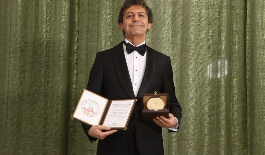 Dünyaca ünlü yazar Akif Manaf 2025 International Peace Prize Ödülü’nü aldı