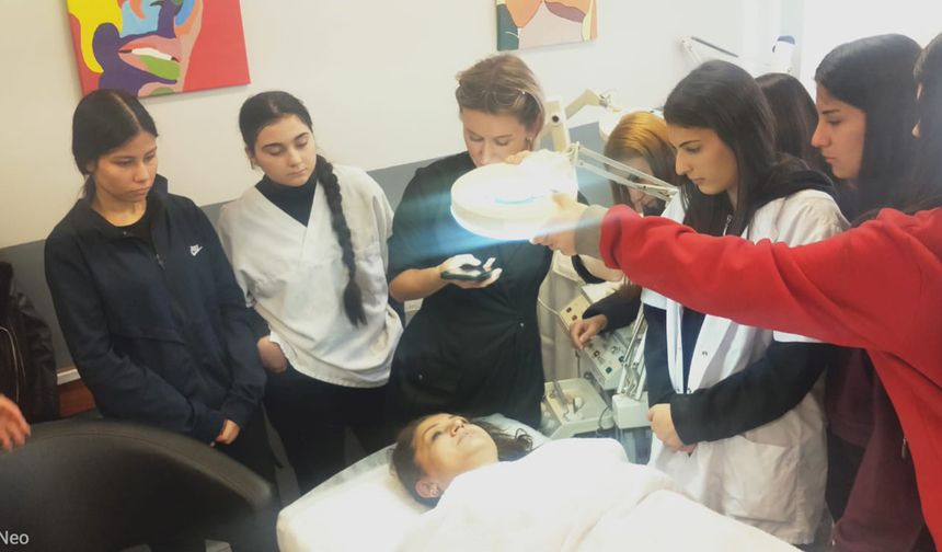 Şerife Bacı Mesleki ve Teknik Anadolu Lisesi | USTALARDAN ‘GÜZELLİK ŞİFRELERİ’