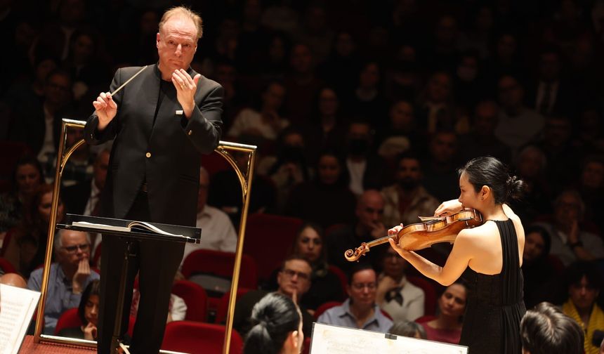 İzmir’de aynı sahnede iki dünya yıldızı