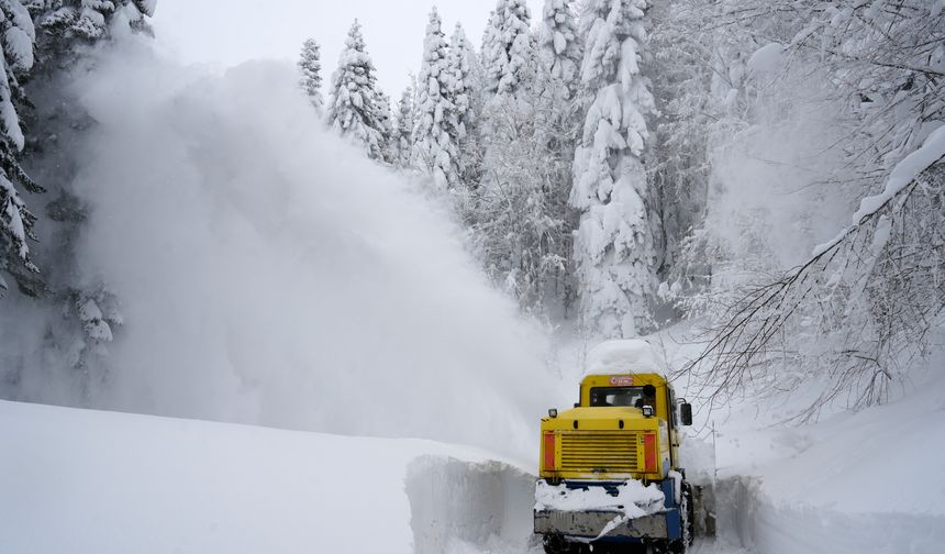 ‘Kar Savaşçıları’ köy yollarında
