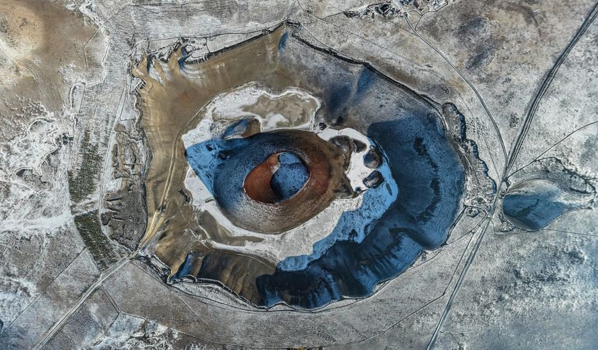 Karla kaplanan gölü görünce nefesiniz kesilecek