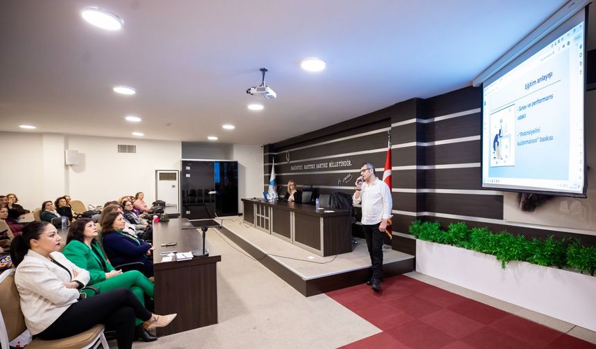 Narlıdere’de kuşaklar arası çatışma masaya yatırıldı