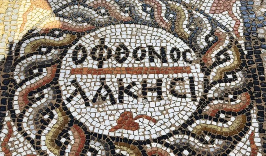 Syedra’da 1500 yıllık sürpriz: Antik konutta 'kıskanan çatlasın' yazıtı bulundu