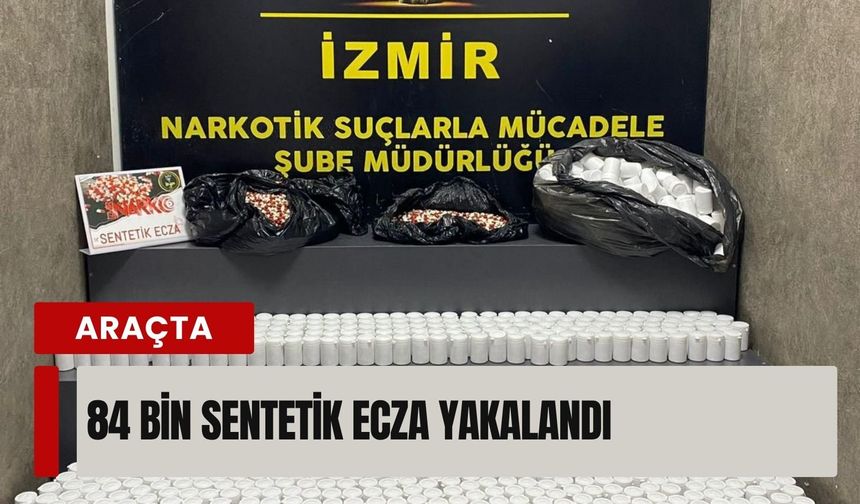 İzmir’de araçta 84 bin sentetik ecza yakalandı